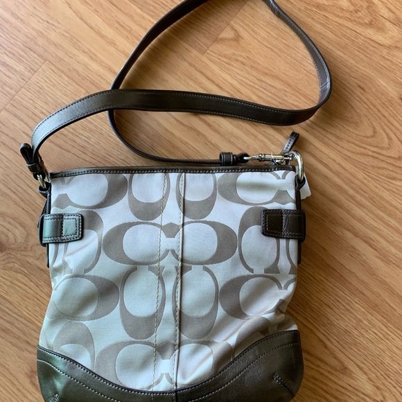 Authentic Coach Signature Bag - Picture 4 of 6